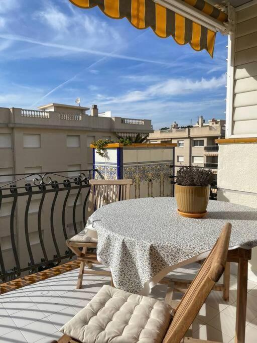 Cal Salmare Seafront Apartment With Rooftop Terrace And Pool كالافيل المظهر الخارجي الصورة