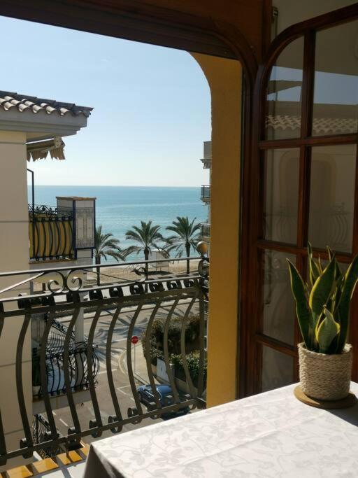 Cal Salmare Seafront Apartment With Rooftop Terrace And Pool كالافيل المظهر الخارجي الصورة